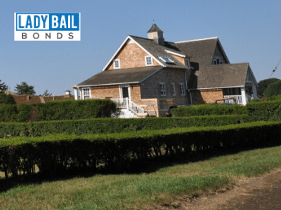 Lady bail bonds Fenwick city