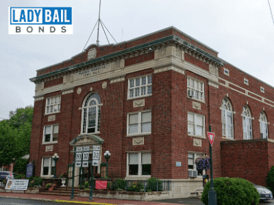 Lady bail bonds in Warren city